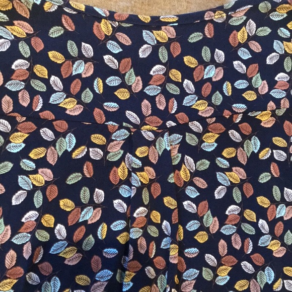 Gorgeous handmade leafy blouse - Picture 5 of 8